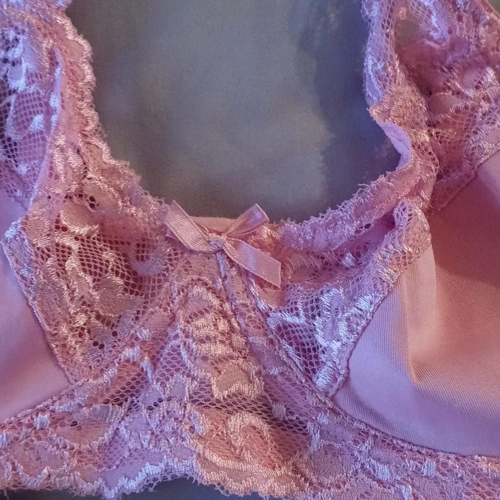 Bras - Picture 4 of 4